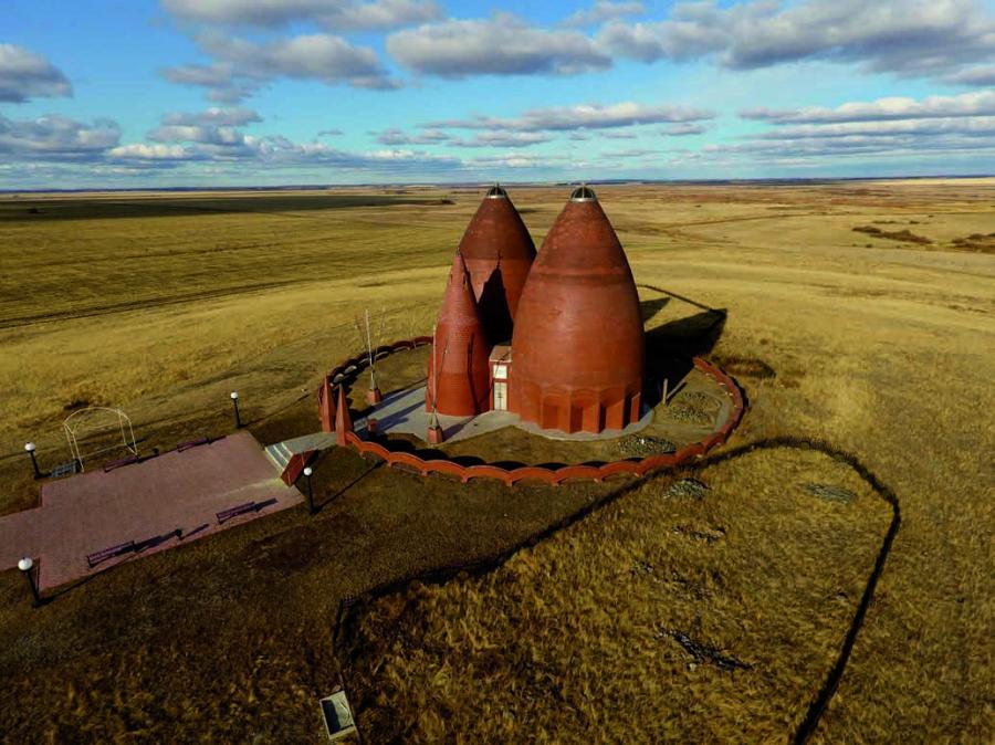 Қарайсай мен Ағынтай батырлардың мемориалдық кешені. А.Е. Қасеналин түсірген фотосурет