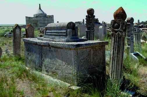 Sisem ata. The composite type of the monument (sandyktas–kulpytas–koytas) of the heyday of the Kazakh stone-cutting art. The second floor. XIX century . Photo by S.E. Azhigali, 2012