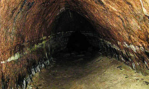 Бектау ата. Үңгір