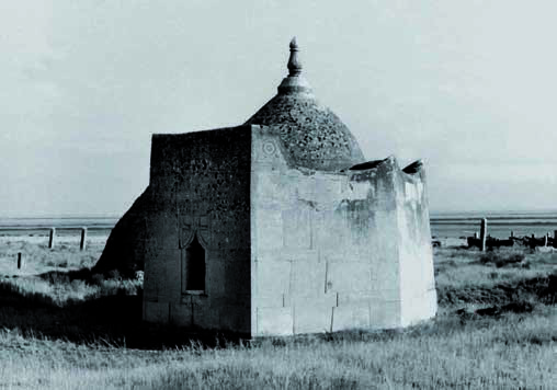 Алып ана. Алты қырлы кесене. С.Е. Әжіғали түсірген фотосурет, 1980 ж.