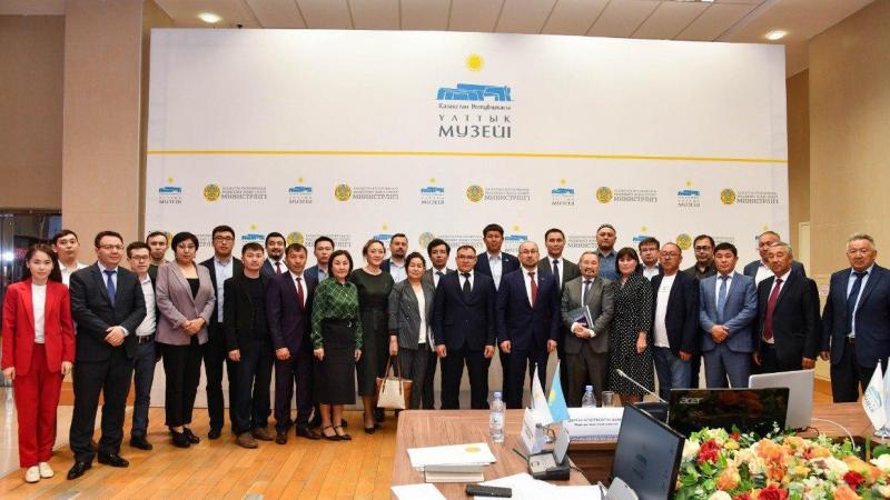 Дәурен Абаев отандық археологтармен кездесті